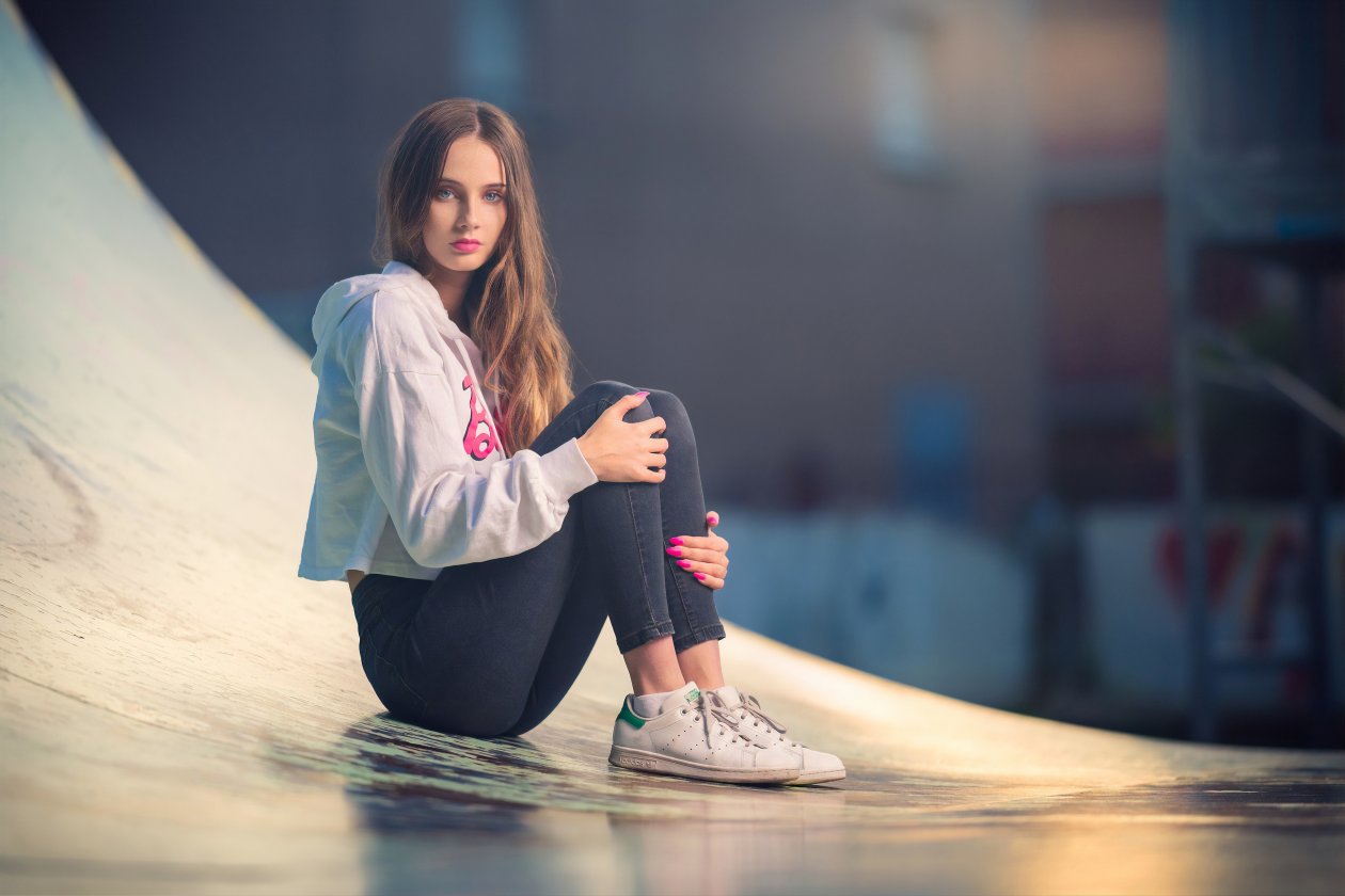 Girl Skate Park Looking At Viewer 4k