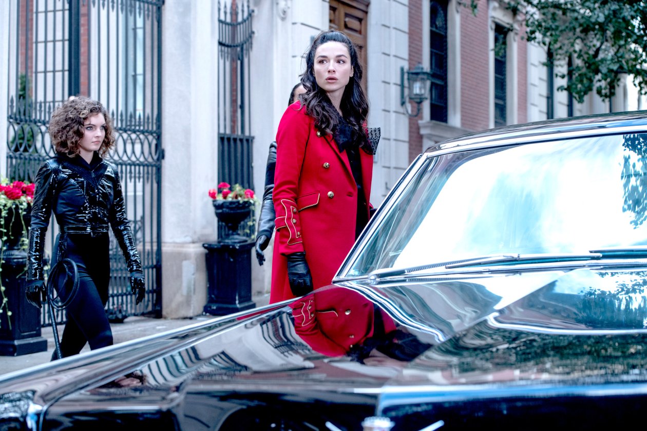 Camren Bicondova And Crystal Reed Gotham Season 4 2017