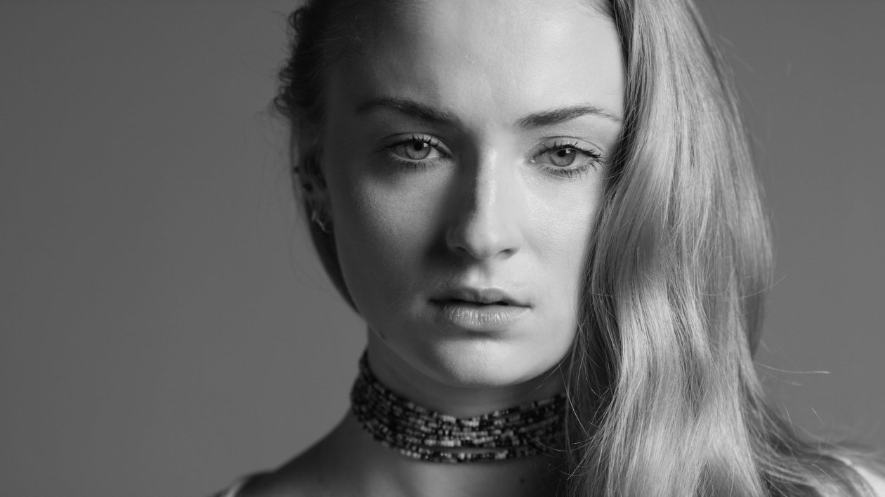 Sophie Turner Monochrome Portrait 4k