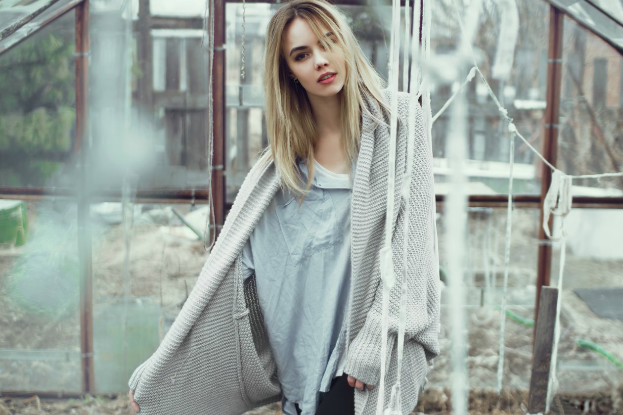 Blonde Brown Eyes Sweater 4k