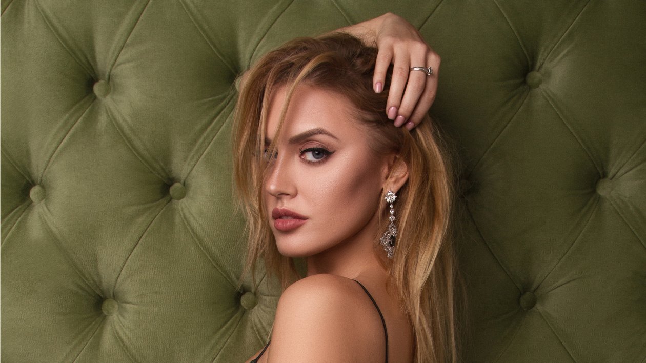 Blonde Girl Hand In Hairs Looking Back 4k