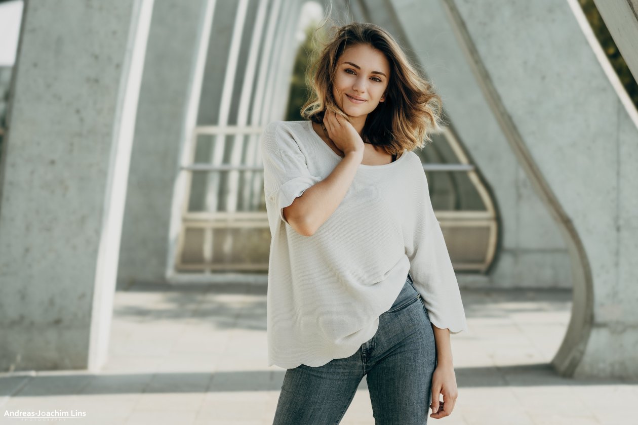 Lea Smiling Outdoor 4k