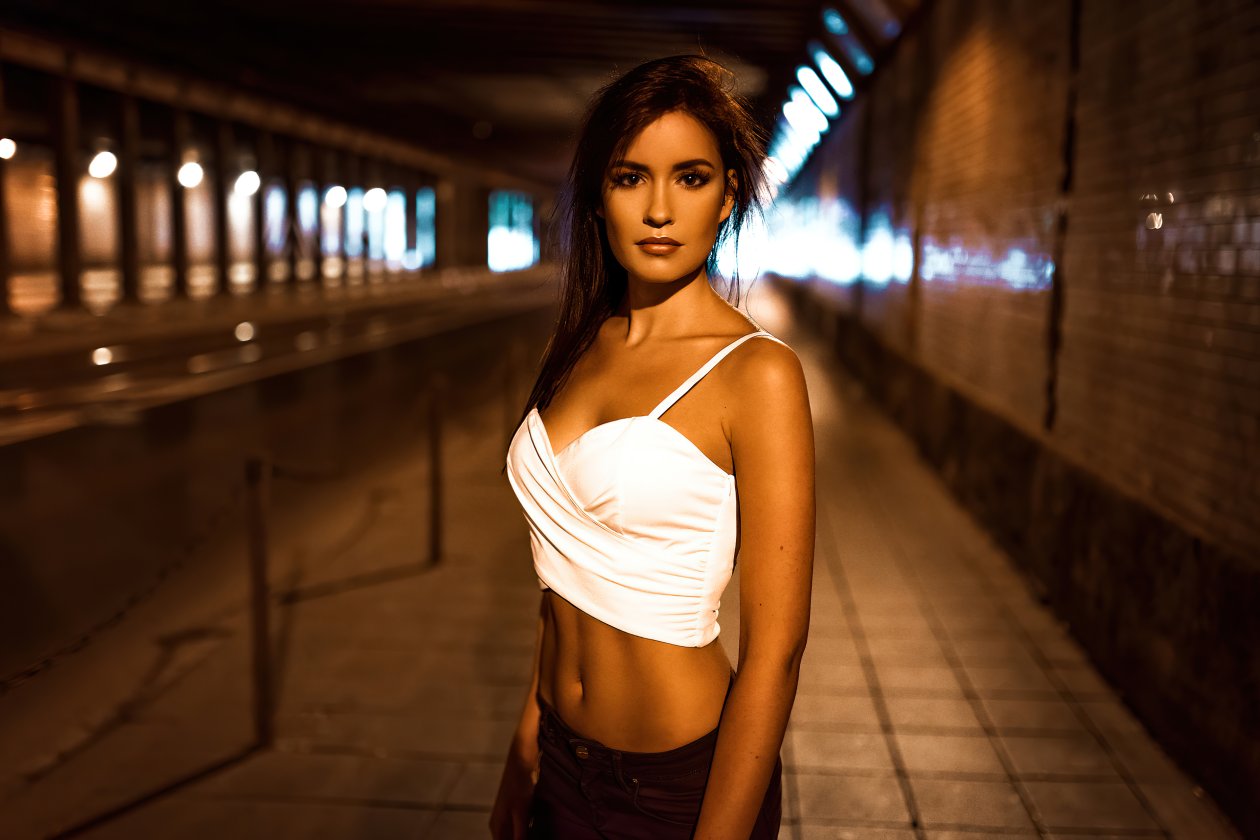 Women Brunette Looking At Viewer Dark Night 4k