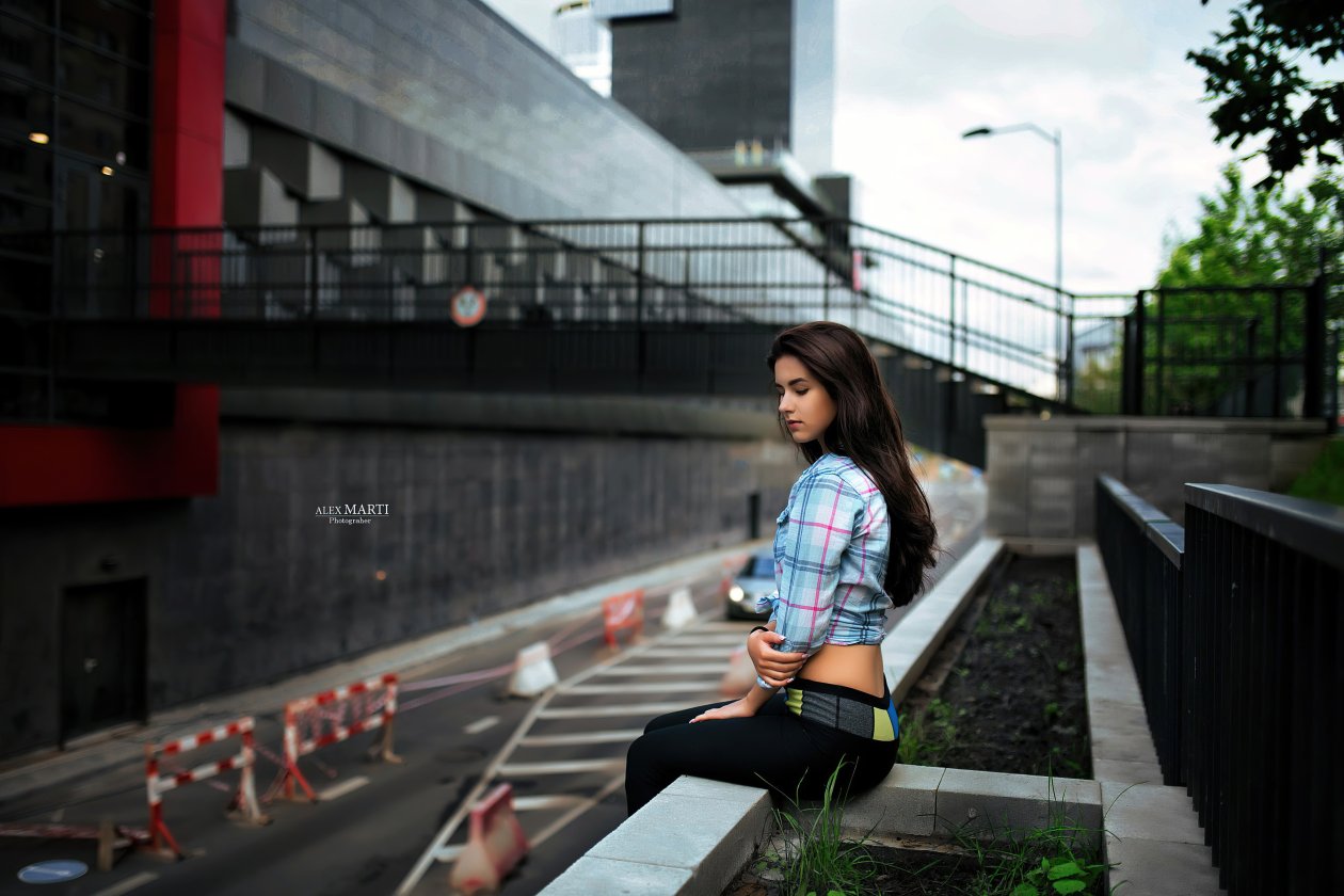 Girl Sitting City Outdoor 5k
