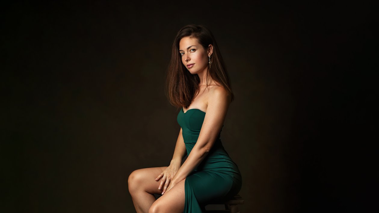 Green Clothing Girl 5k