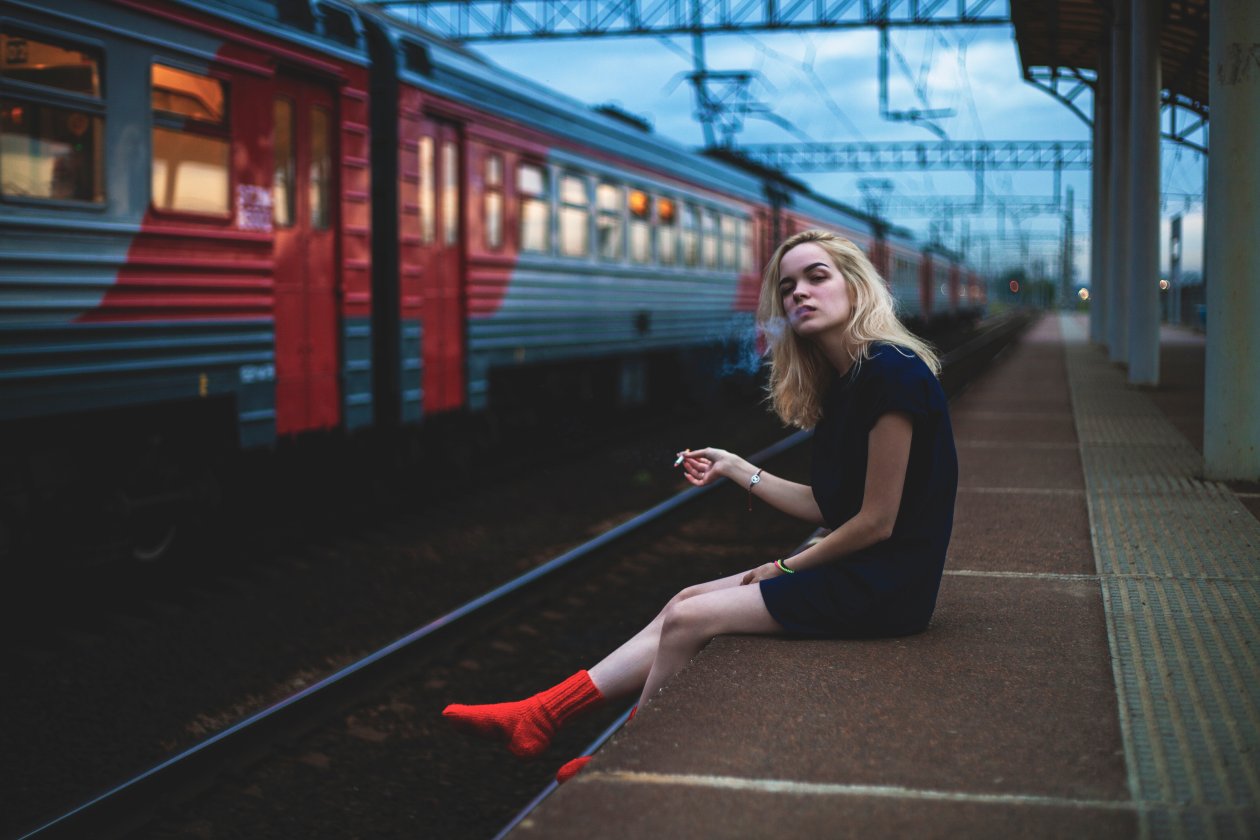 Girl Sitting On Platform Smoking 5k