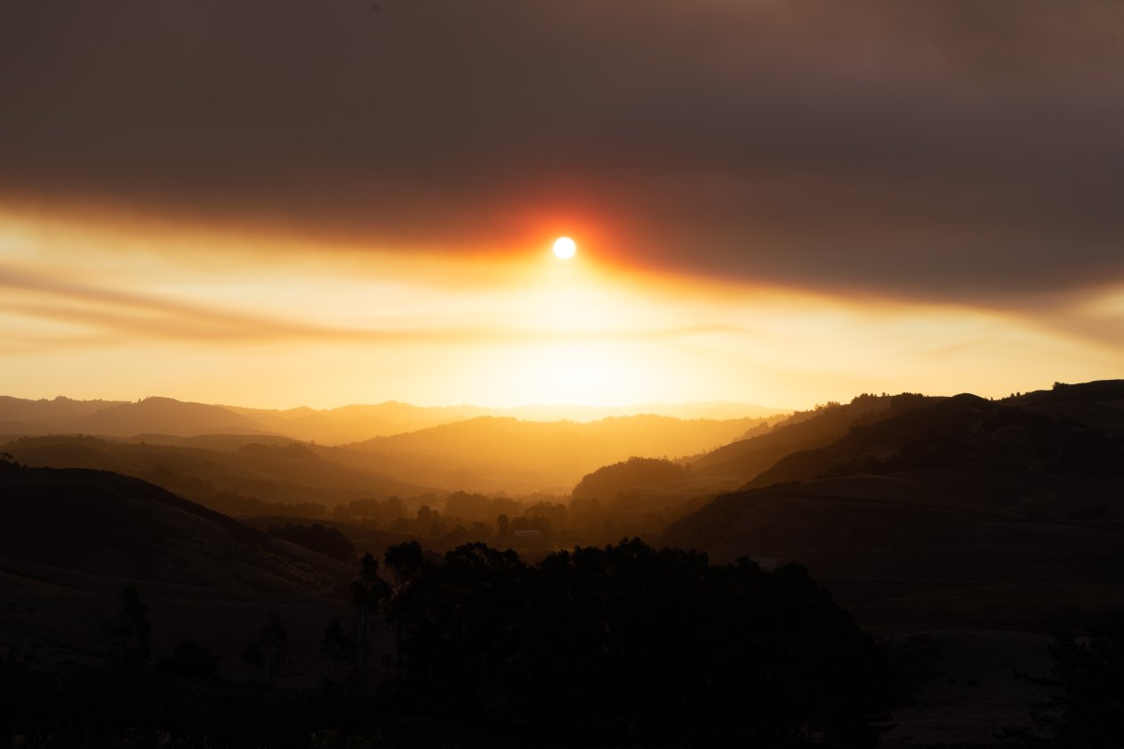 Sun Rays Over Mountains 5k