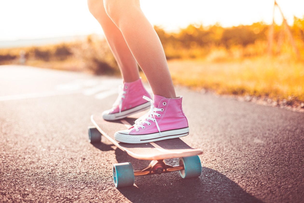 Skateboard Shoes Legs 4k