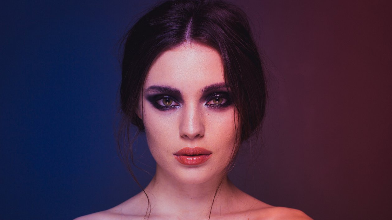 Brunette Portrait 5k