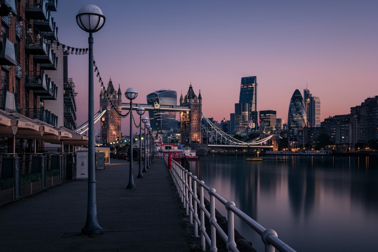 London Evening Buildings Water Side 8k