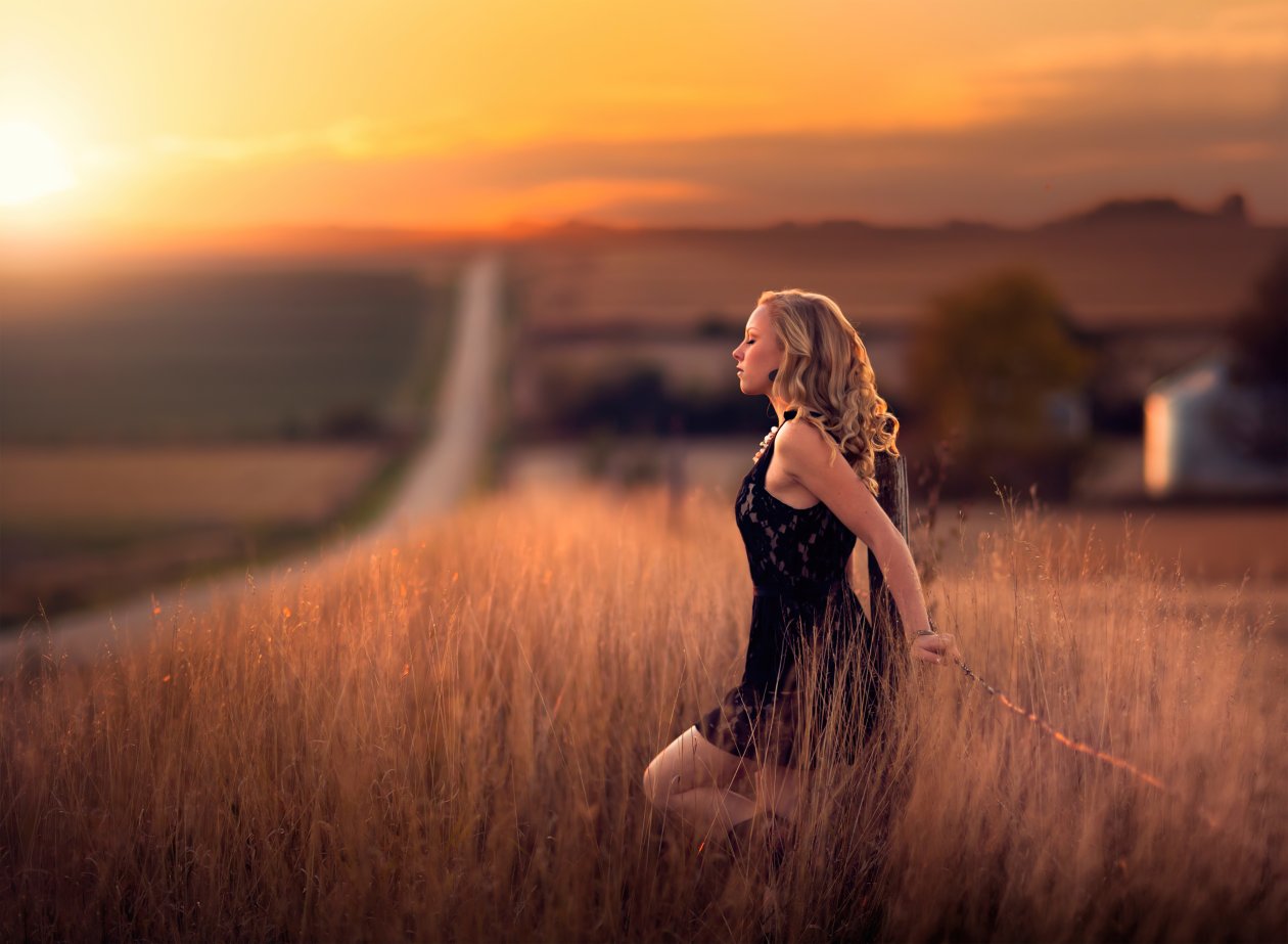 Girl In Field Fence Standing 5k