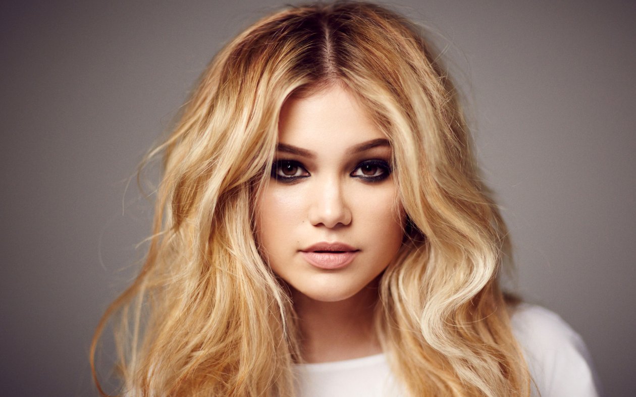2016 Olivia Holt