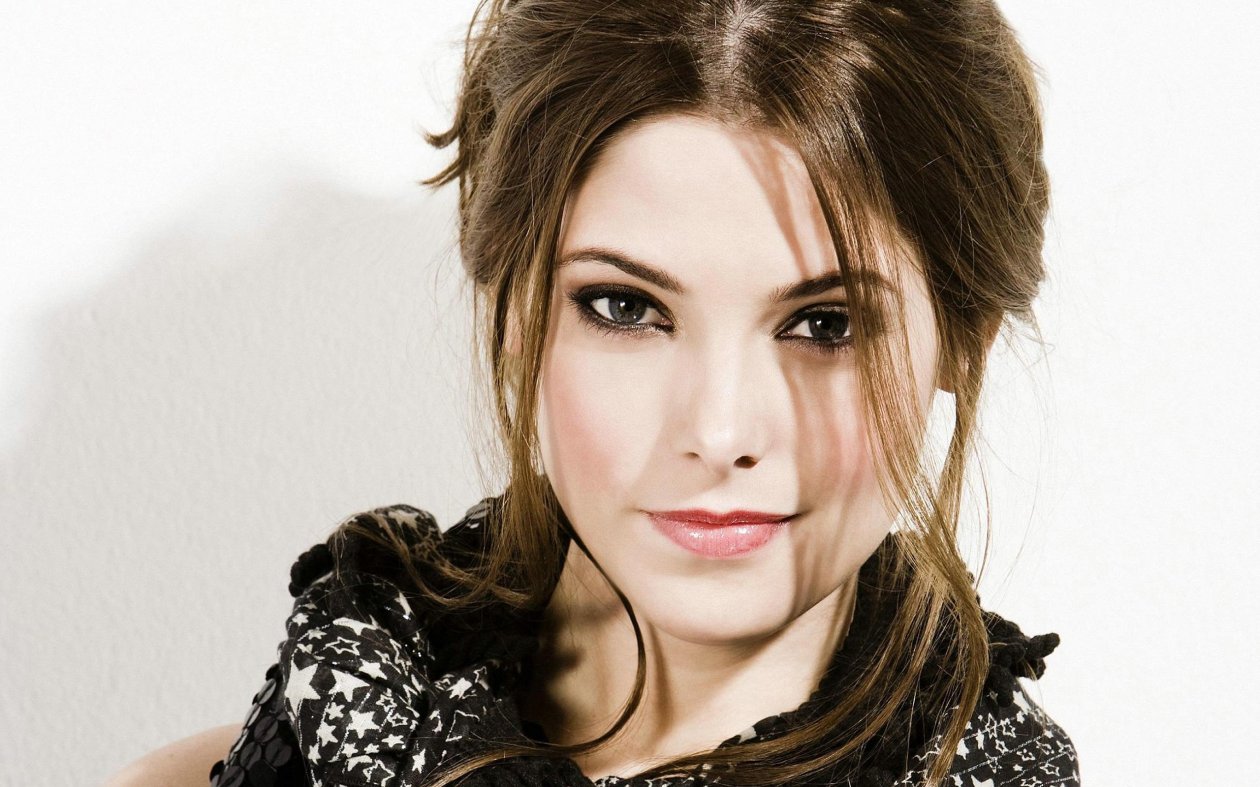 Ashley Greene Model