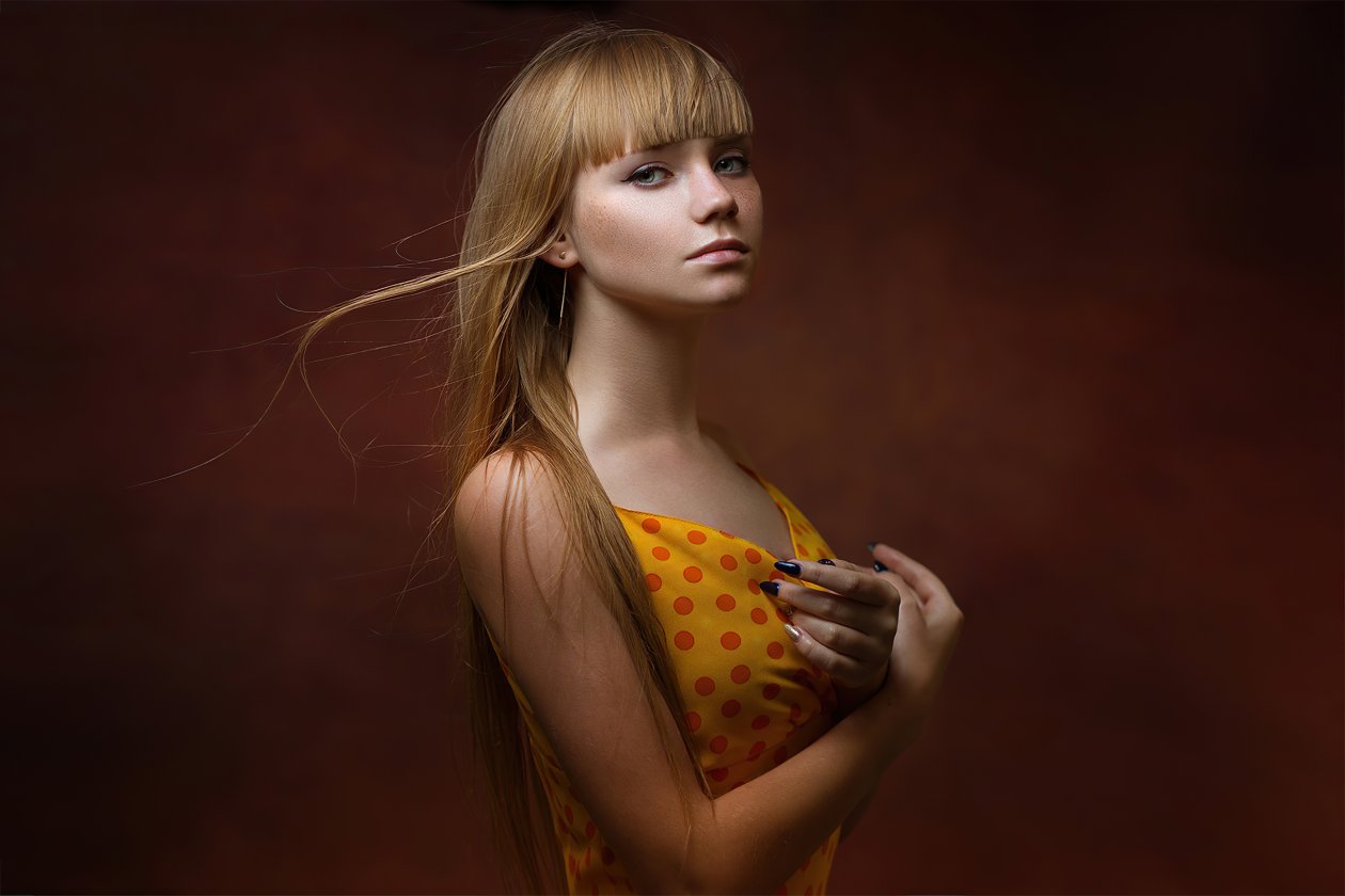 Blonde Girl Yellow Polka Dot Dress 4k