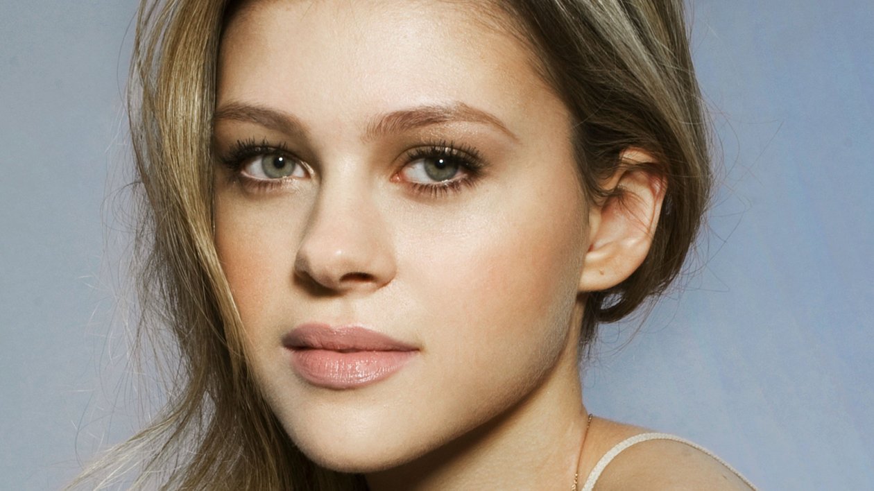 Nicola Peltz Closeup 4k