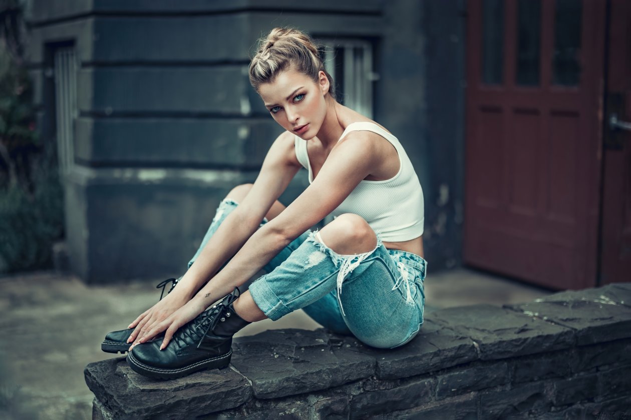 Girl Torn Clothes 4k