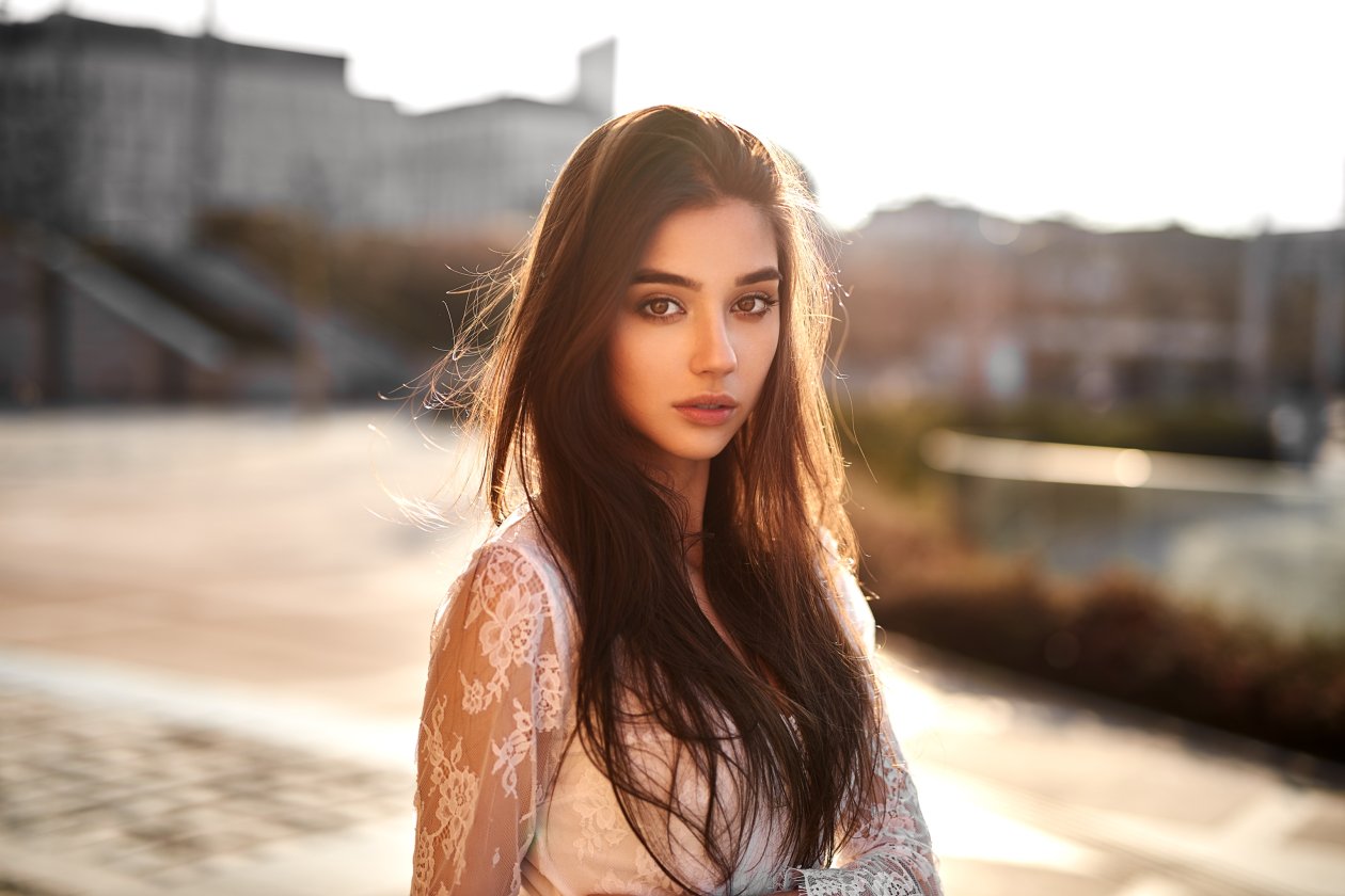 Brown Eyes Looking At Viewer 4k