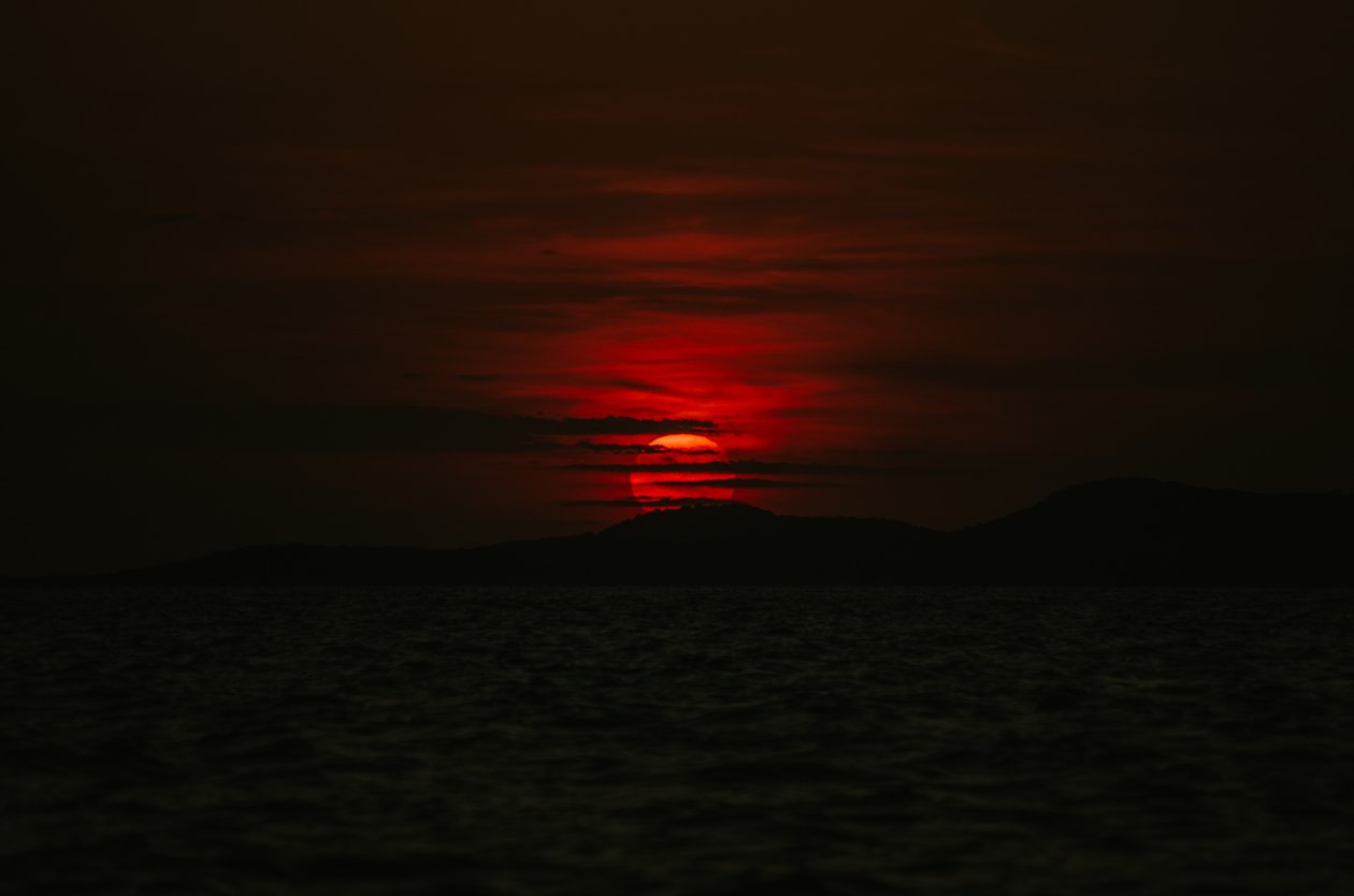 Dark Sunset Sea 5k