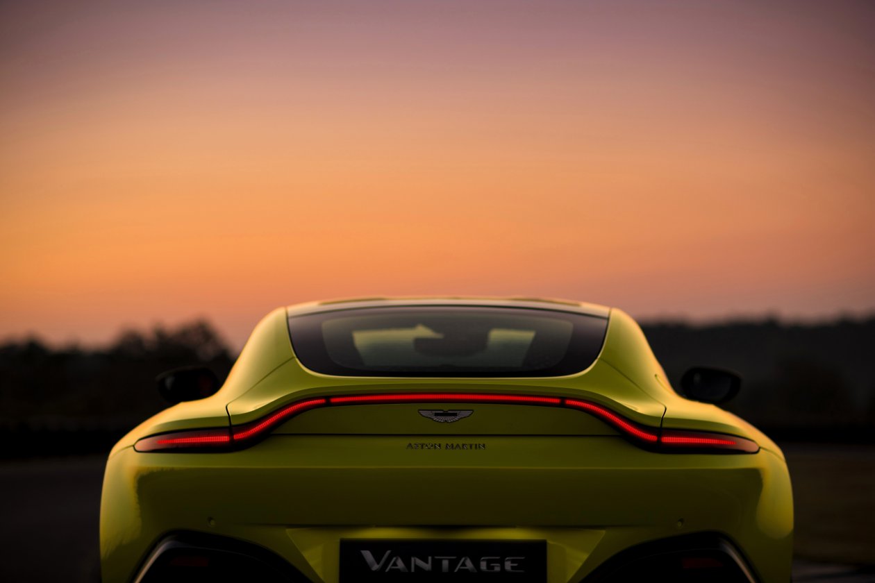 Aston Martin Vantage 2018 4k