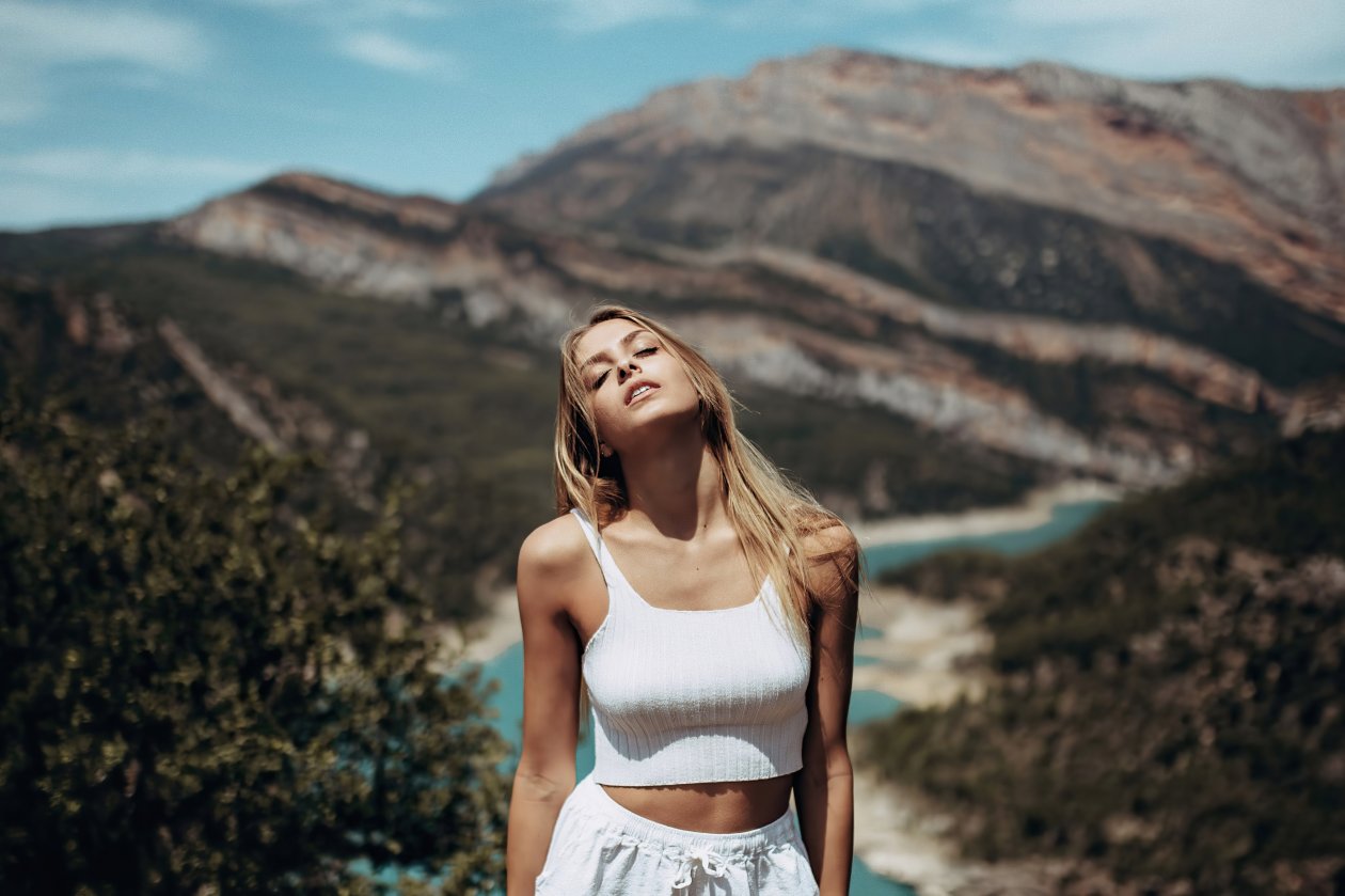 Blonde Women Closed Eyes 4k