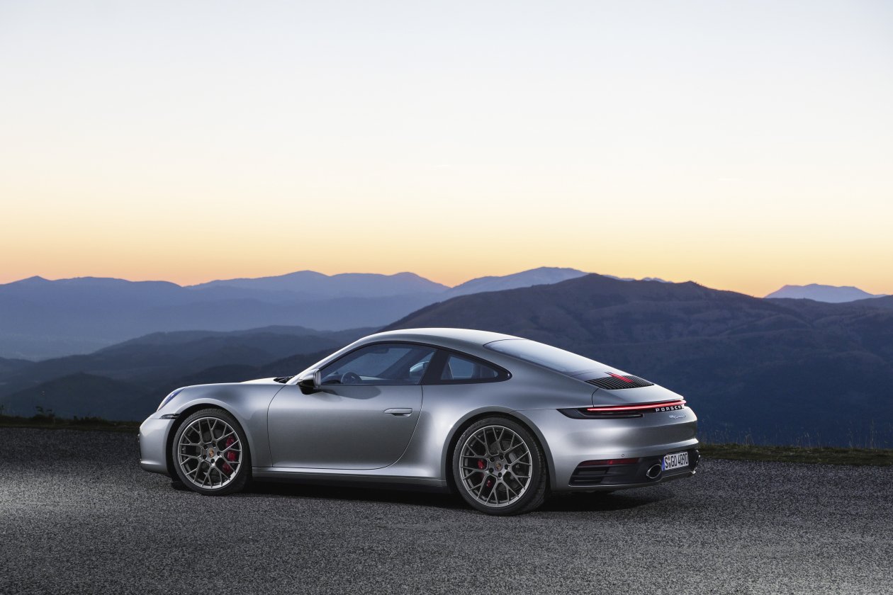Porsche 911 Silver 2018 5k