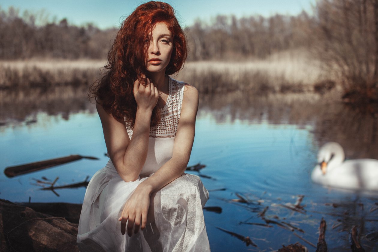 Girl Lake Redhead Model 8k