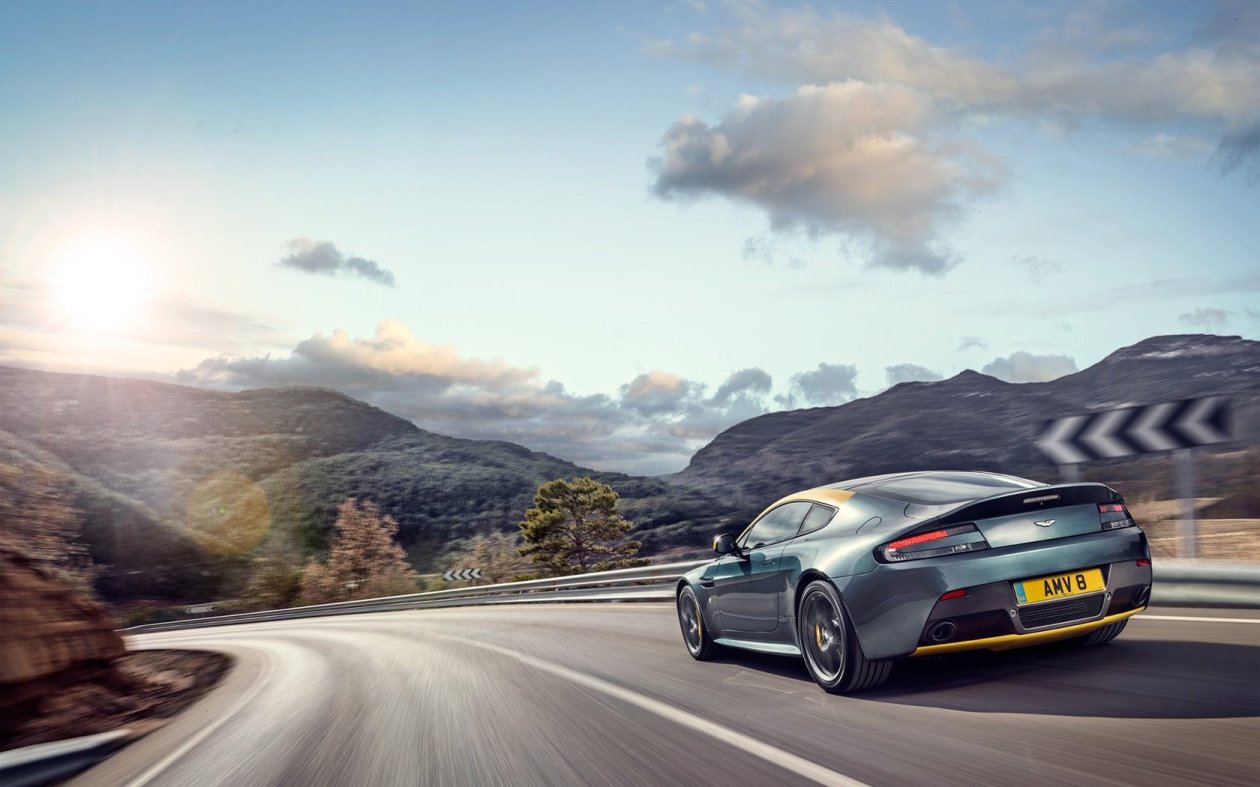 Aston Martin Vantage V8