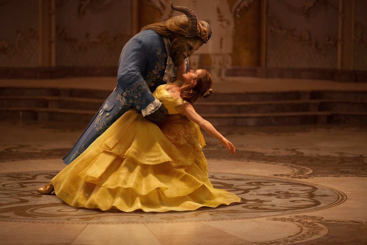 Emma Watson And Dan Stevens Dancing In Beauty Beast