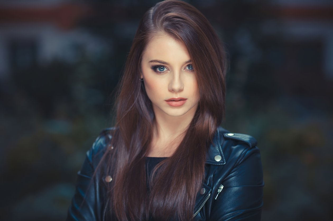 Brunette Gorgeous Face 4k