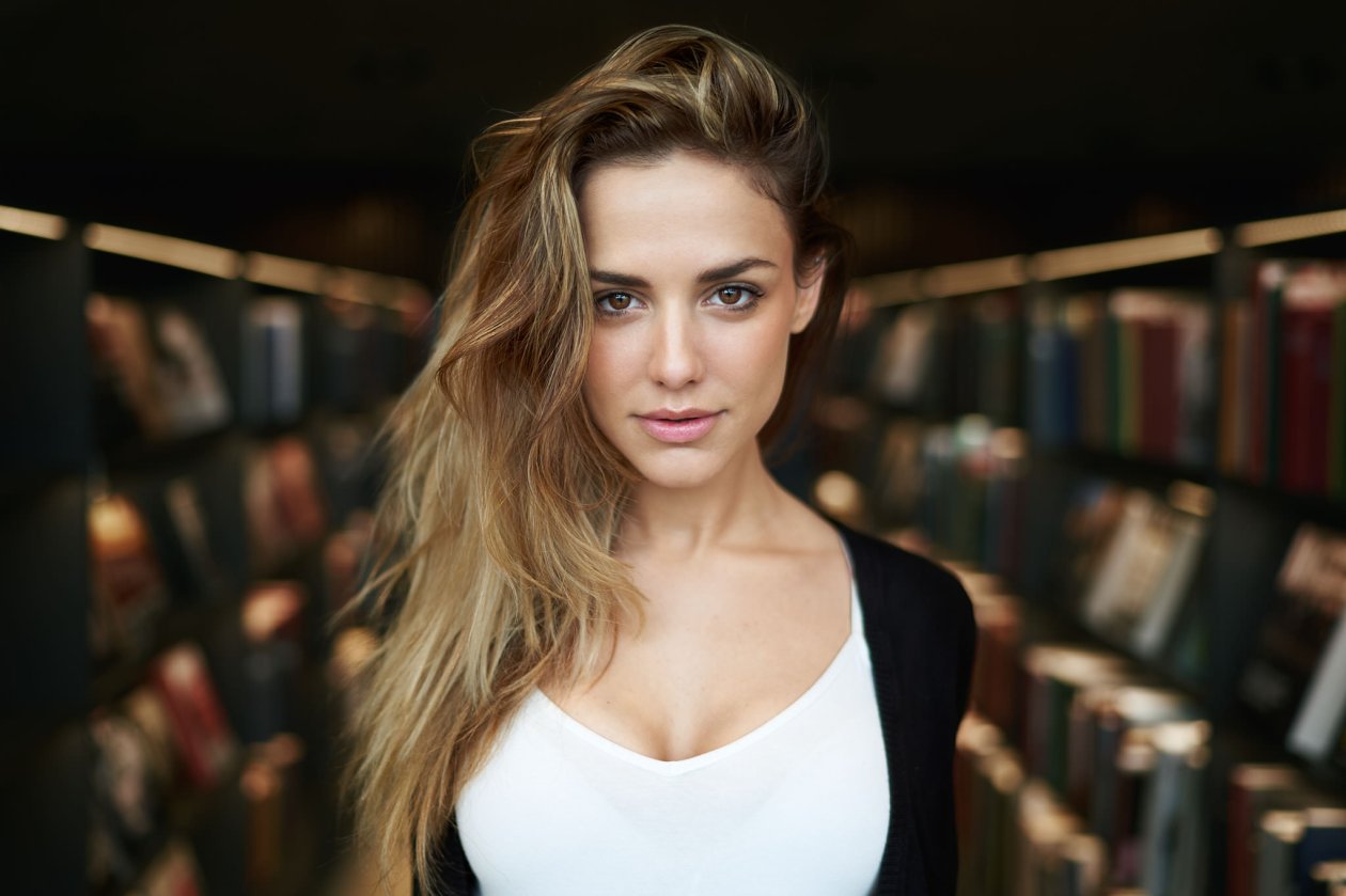 Brown Eyes Girl Looking At Viewer
