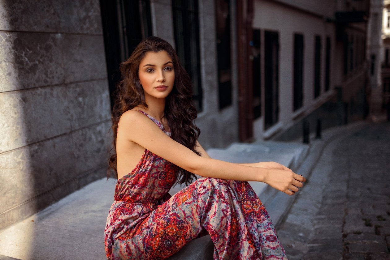 Urban Women Model Town Sitting