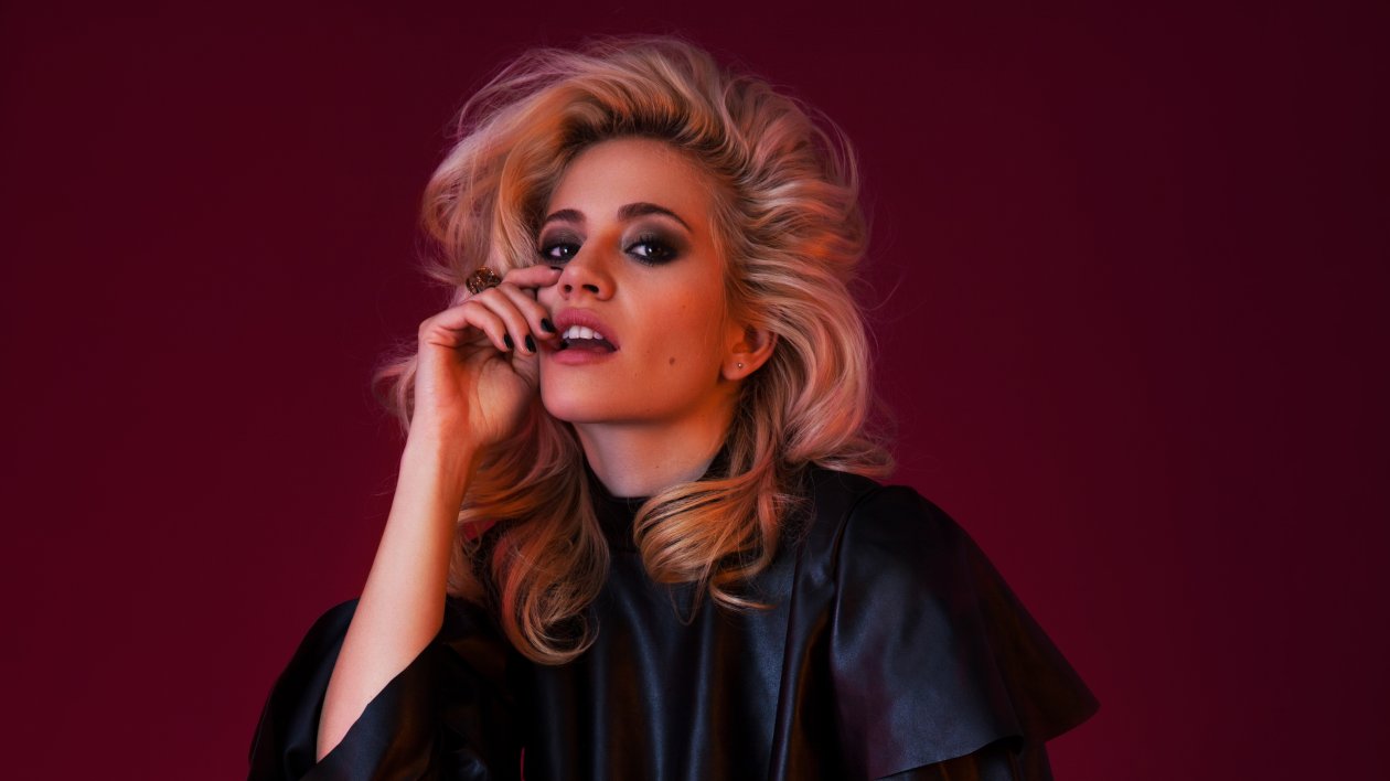 Fond d'écran Pixie Lott For Fault Magazine
