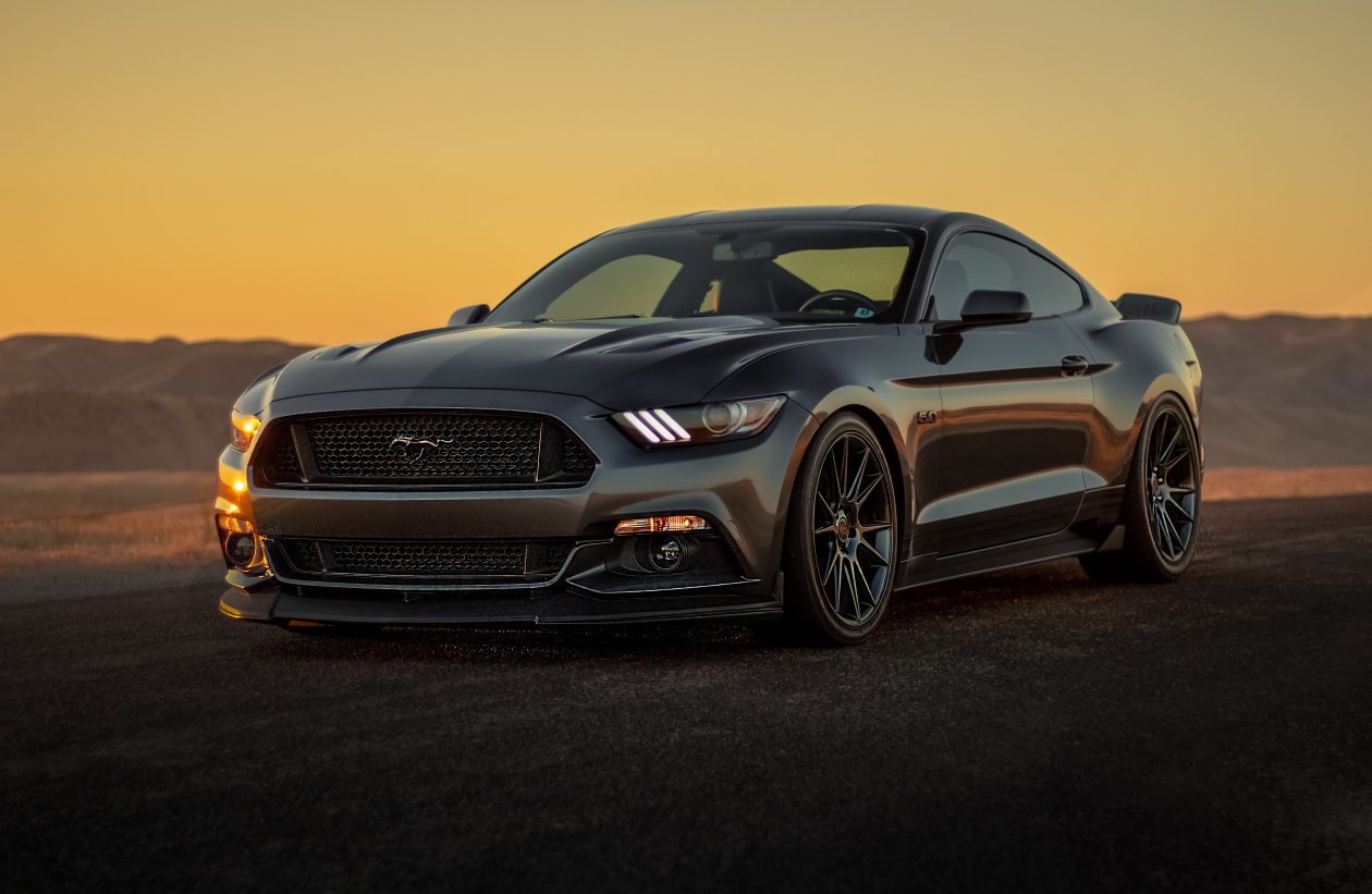 Black Ford Mustang 2019 5k