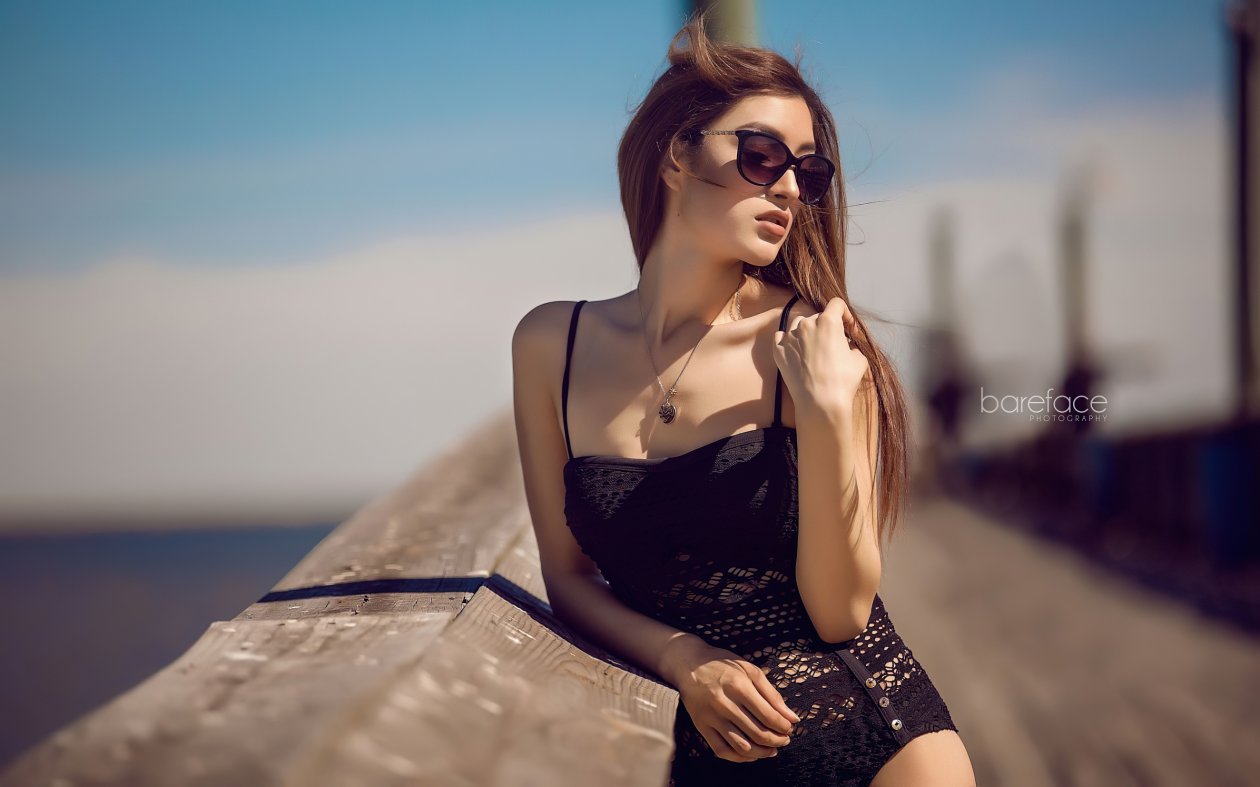 Model Outdoor Sunglasses 4k