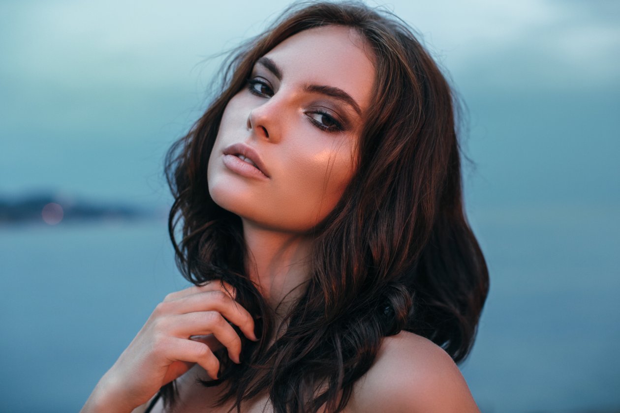 Girl Looking At Viewer 5k 2019