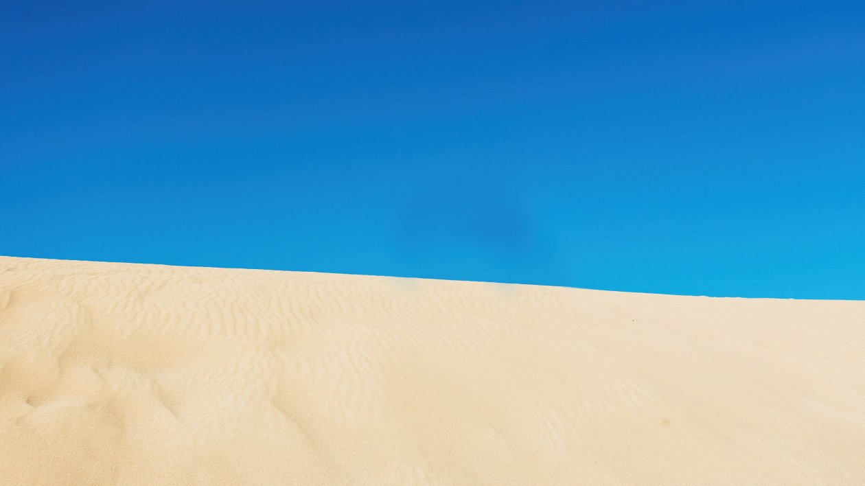Clear Sky Desert Blue 5k