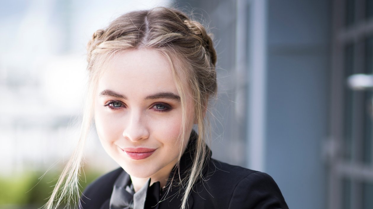 Cute Sabrina Carpenter