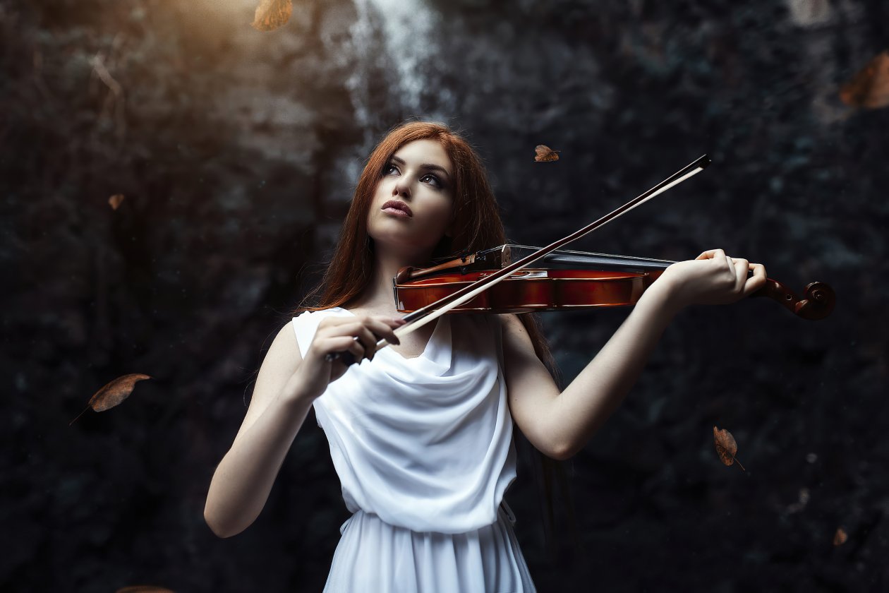Girl Playing Violin 4k