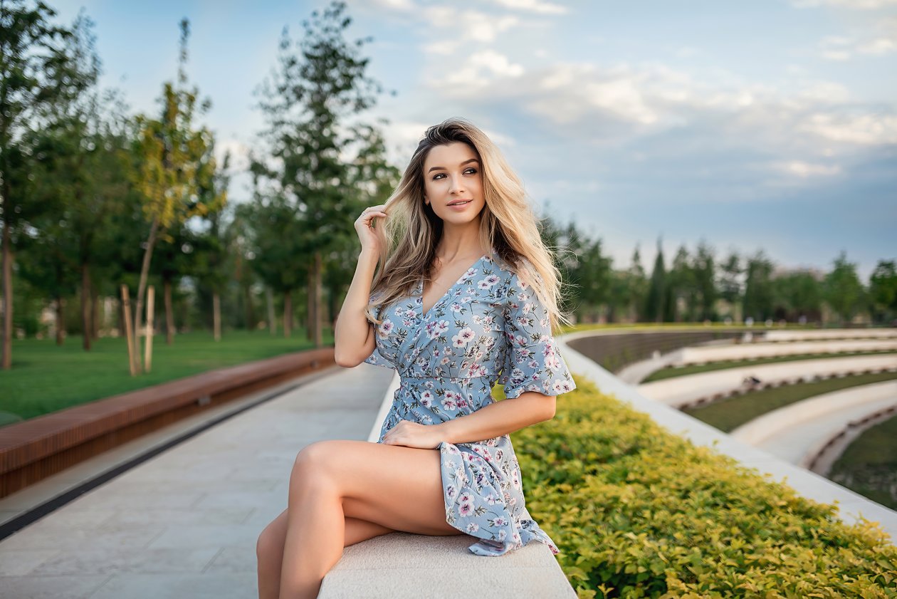 Girl In Summer Dress 4k