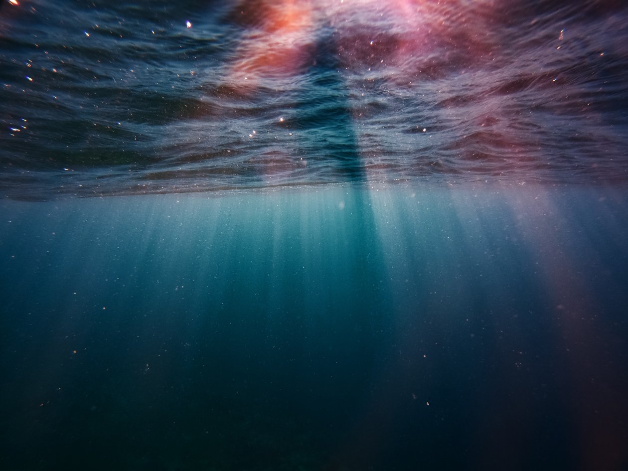 Underwater Sunbeams 4k