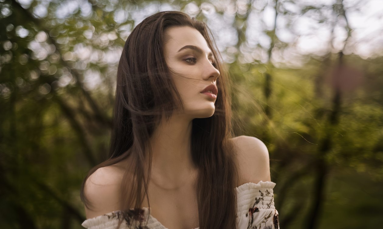 Girl Long Straight Girl Looking Away 4k