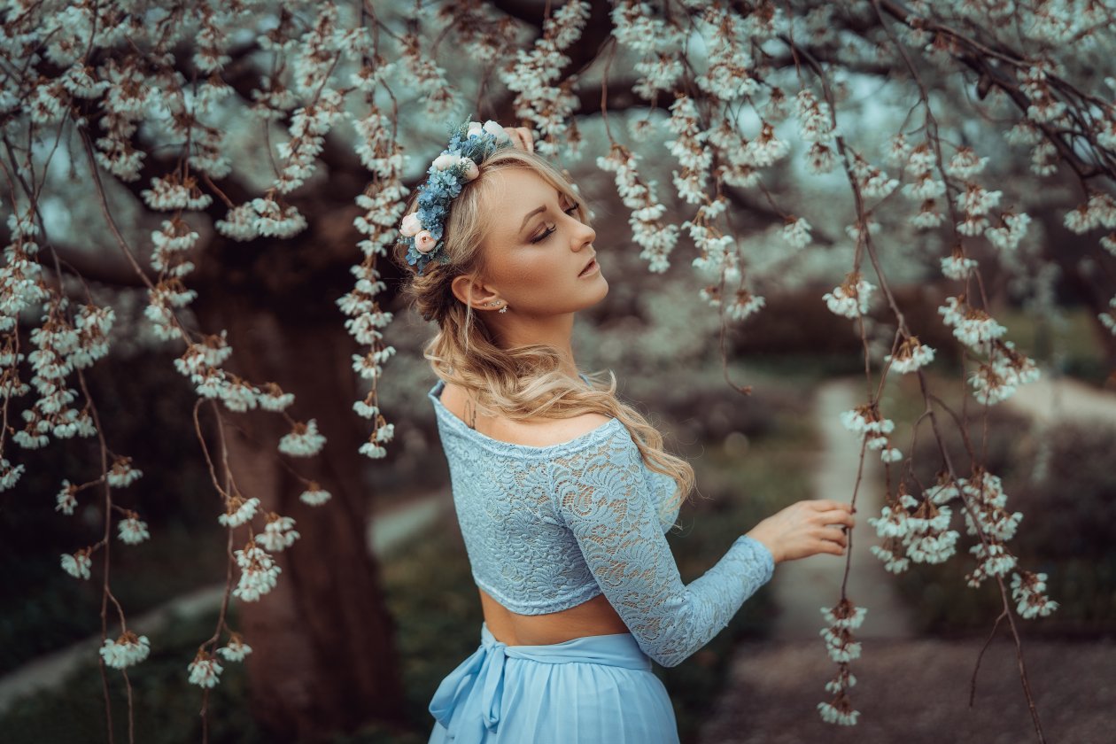 Blonde Girl Bokeh 5k