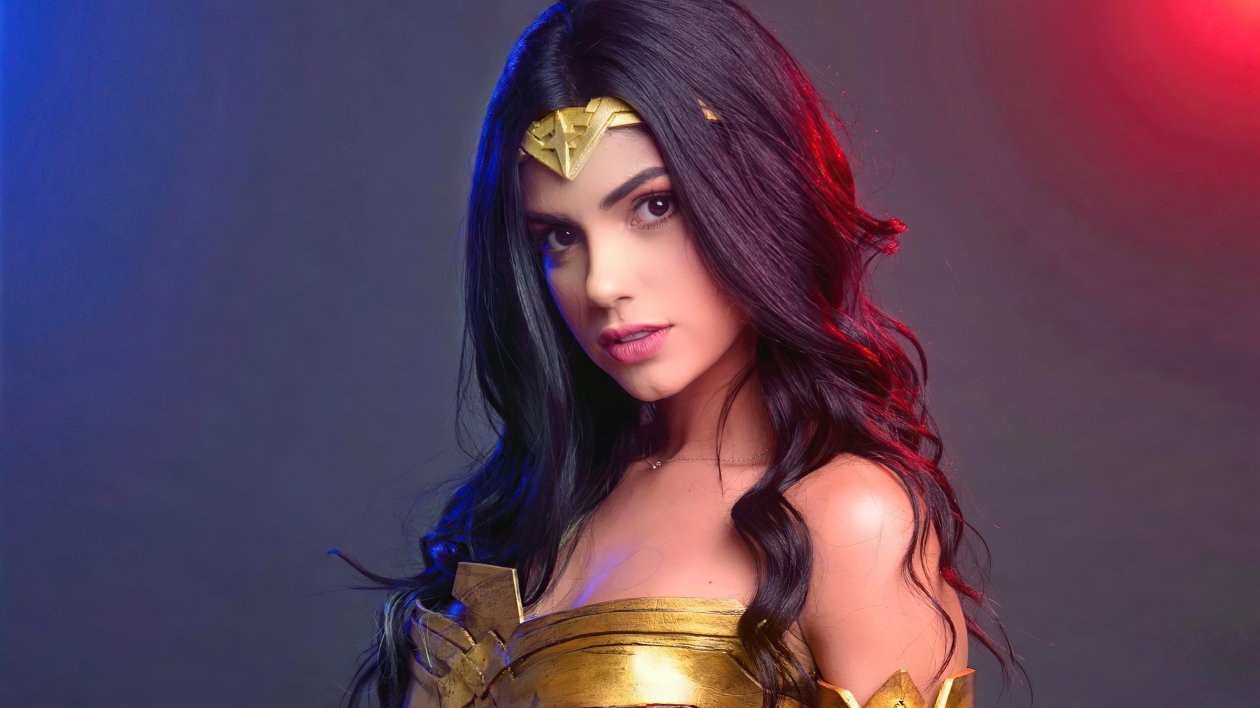 Wonder Woman Cosplay Girl 4k