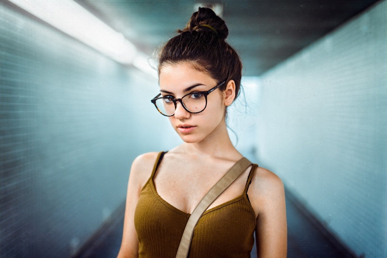 Delaia Gonzalez In Glasses Subway