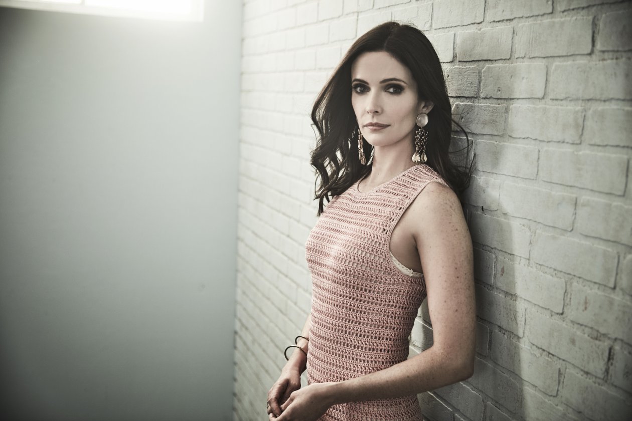 Bitsie Tulloch In Arrowverse