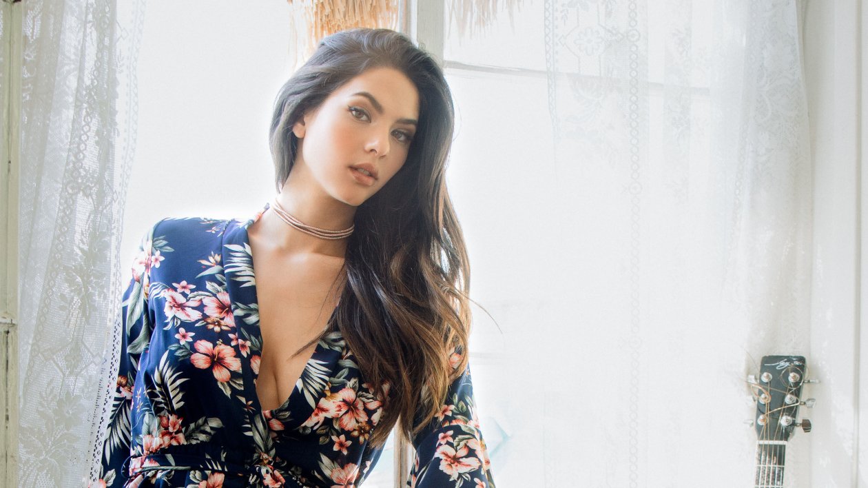 Fond d'écran Christen Harper