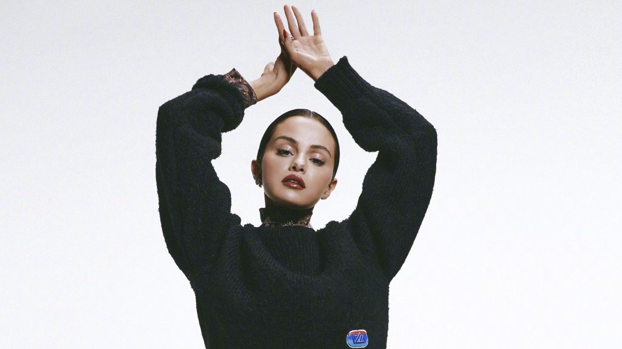 Selena Gomez CR Fashion Book Photoshoot