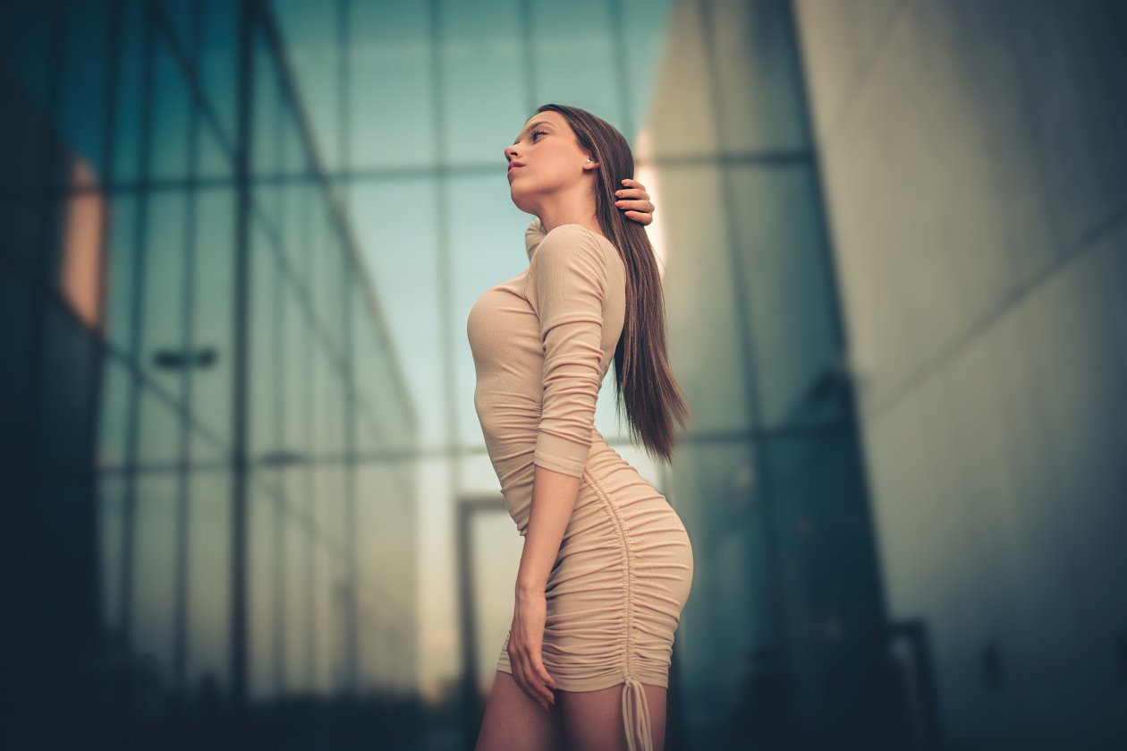 Long Hair Adjusting Hairs 4k