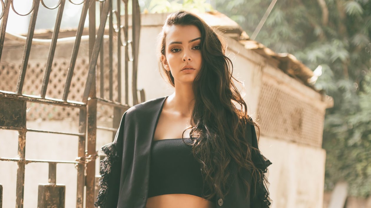 Beautiful Girl Black Hairs Urban Street