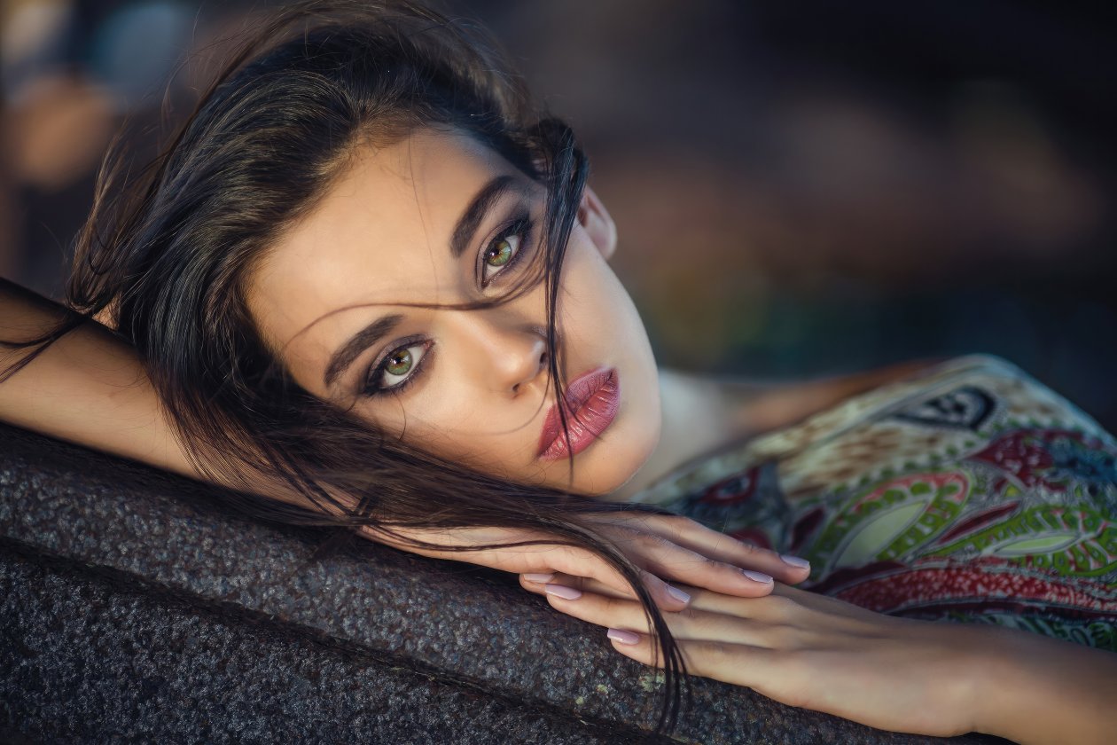 Green Eyes Girl 4k